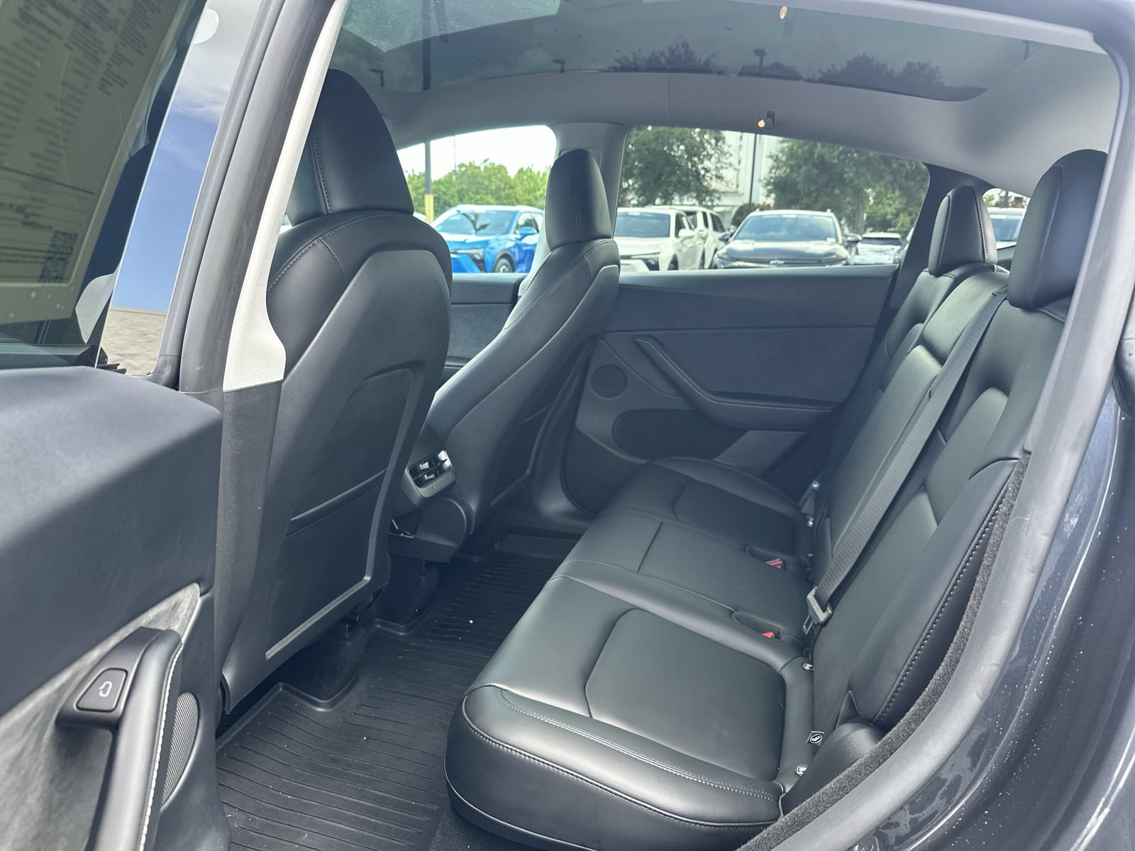 Used 2025 Tesla Model Y Long Range RWD image 31