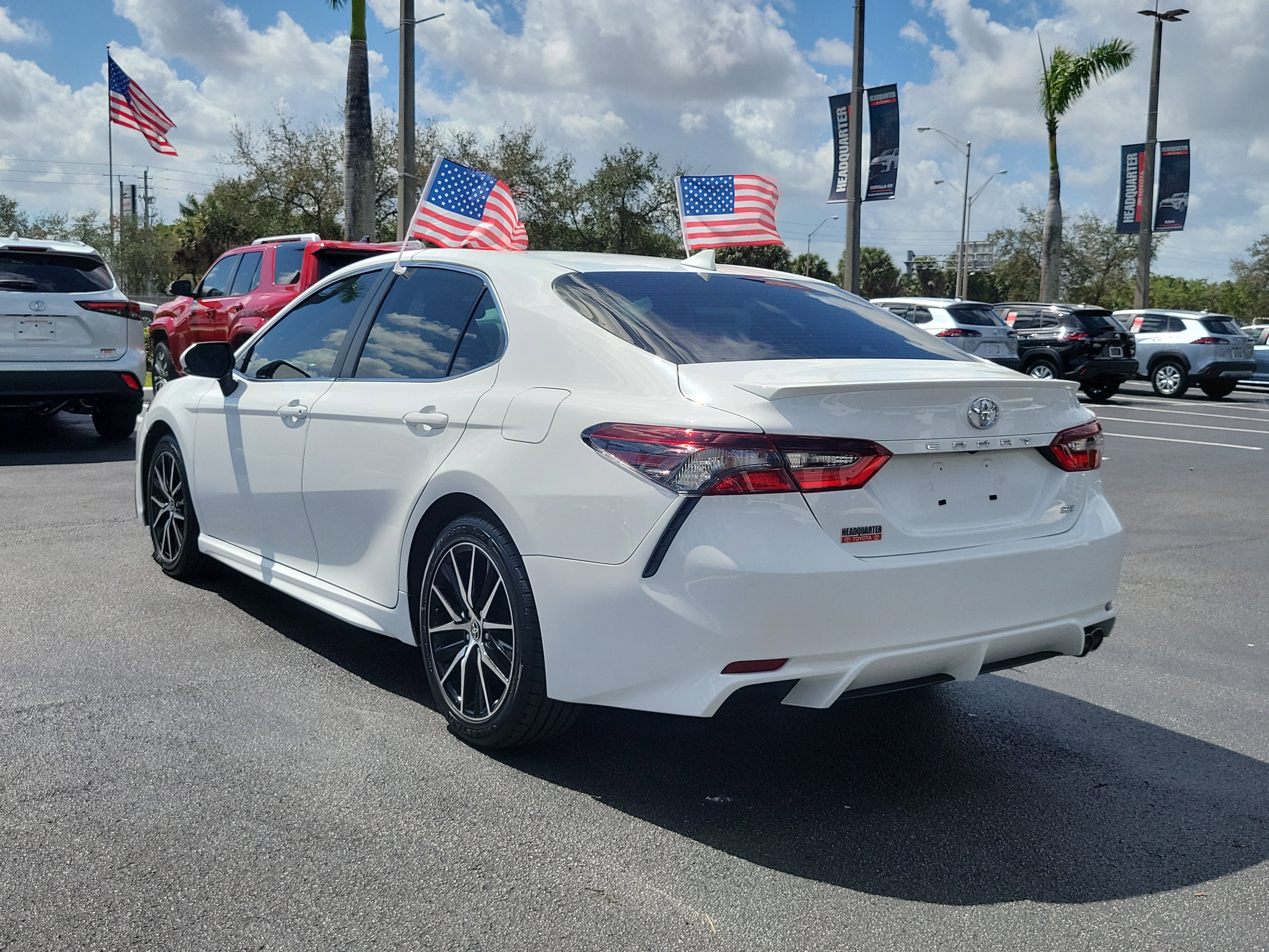 Used 2023 Toyota Camry SE w/ Convenience Package FWD image 9