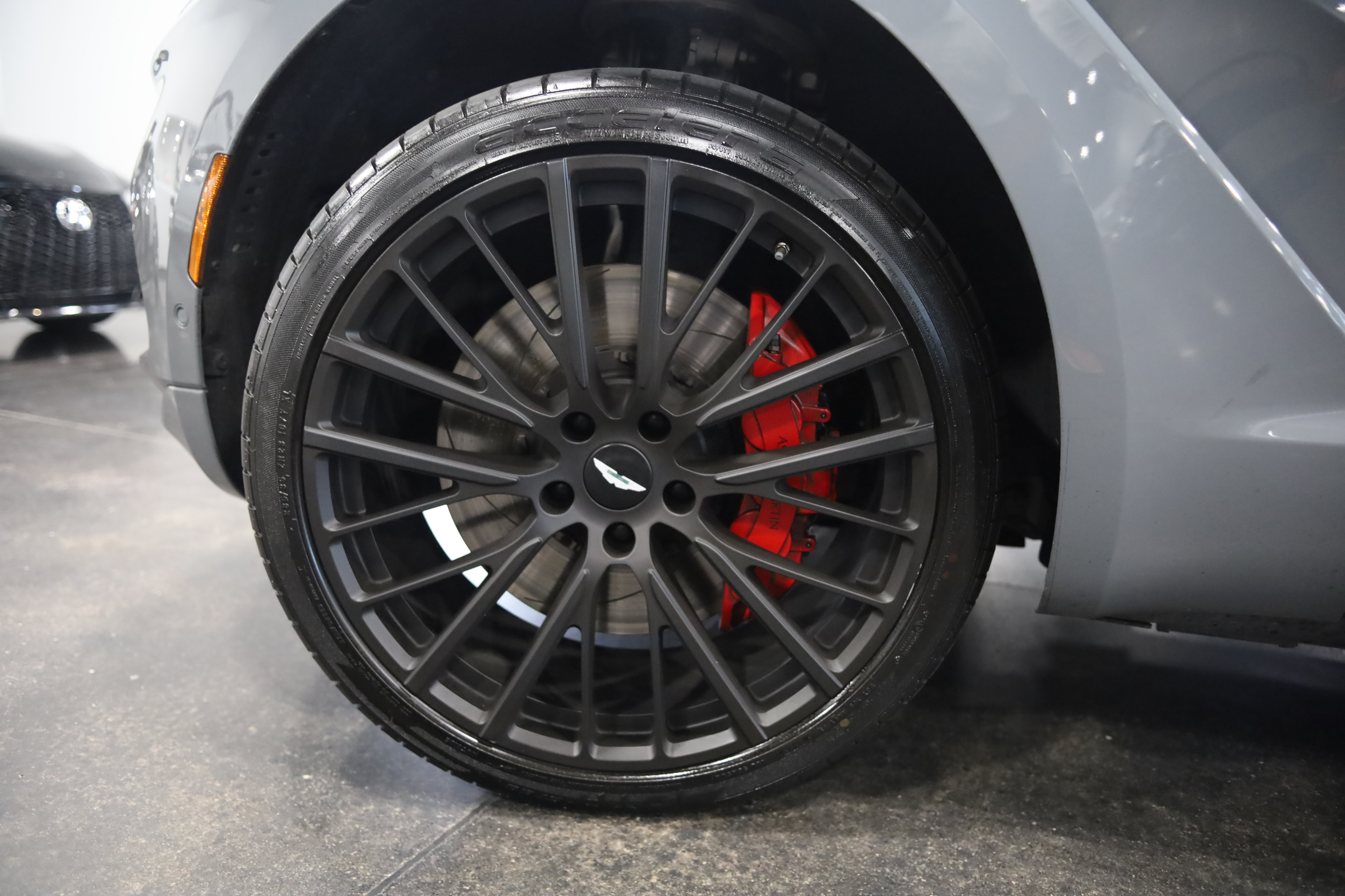 Used 2022 Aston Martin DBX AWD/4WD image 13