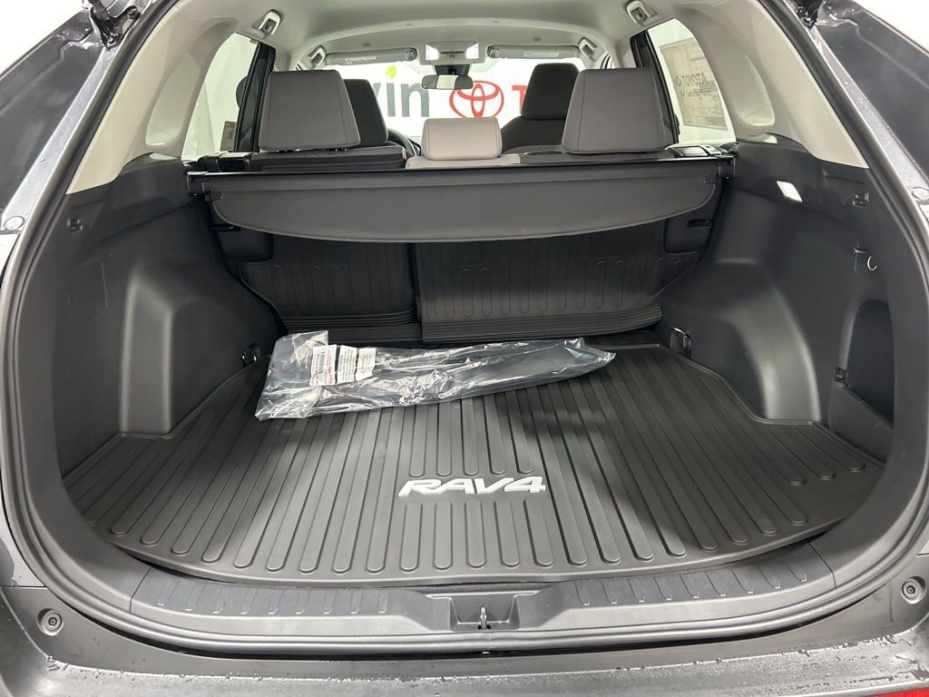 Used 2025 Toyota RAV4 XLE image 19