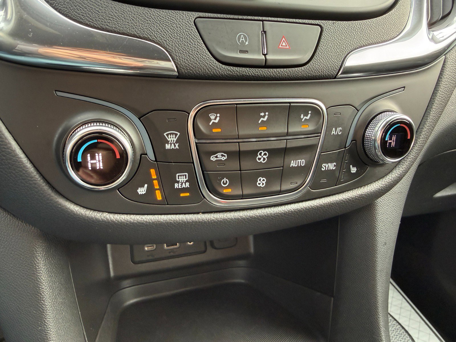 Used 2023 Chevrolet Equinox LT image 32