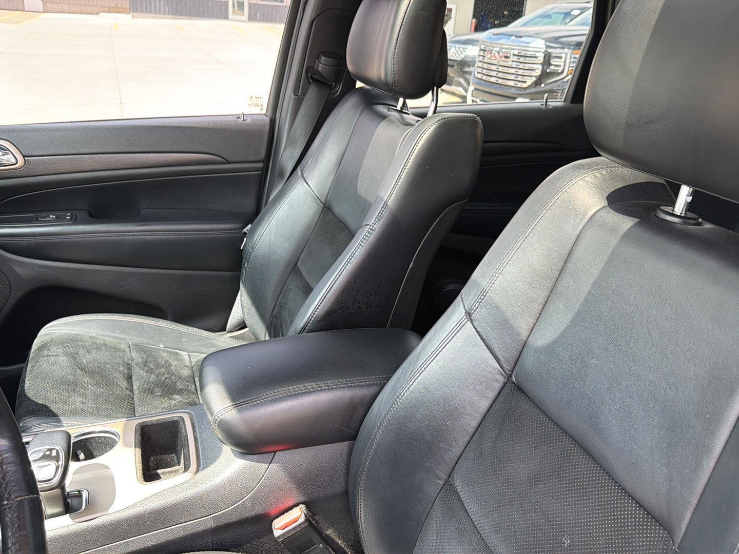 Used 2015 Jeep Grand Cherokee Altitude AWD/4WD image 25