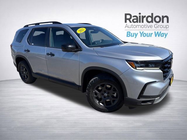 Used 2025 Honda Pilot TrailSport image 1
