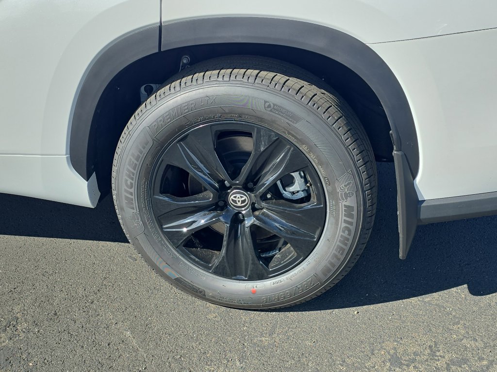 New 2025 Toyota Highlander XLE image 12