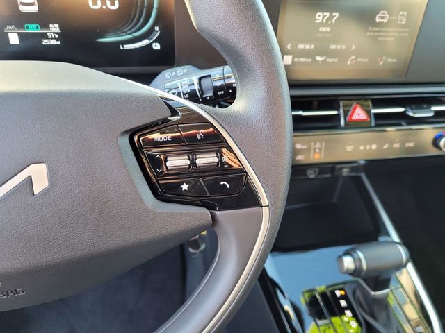 Used 2025 Kia Niro LX image 20