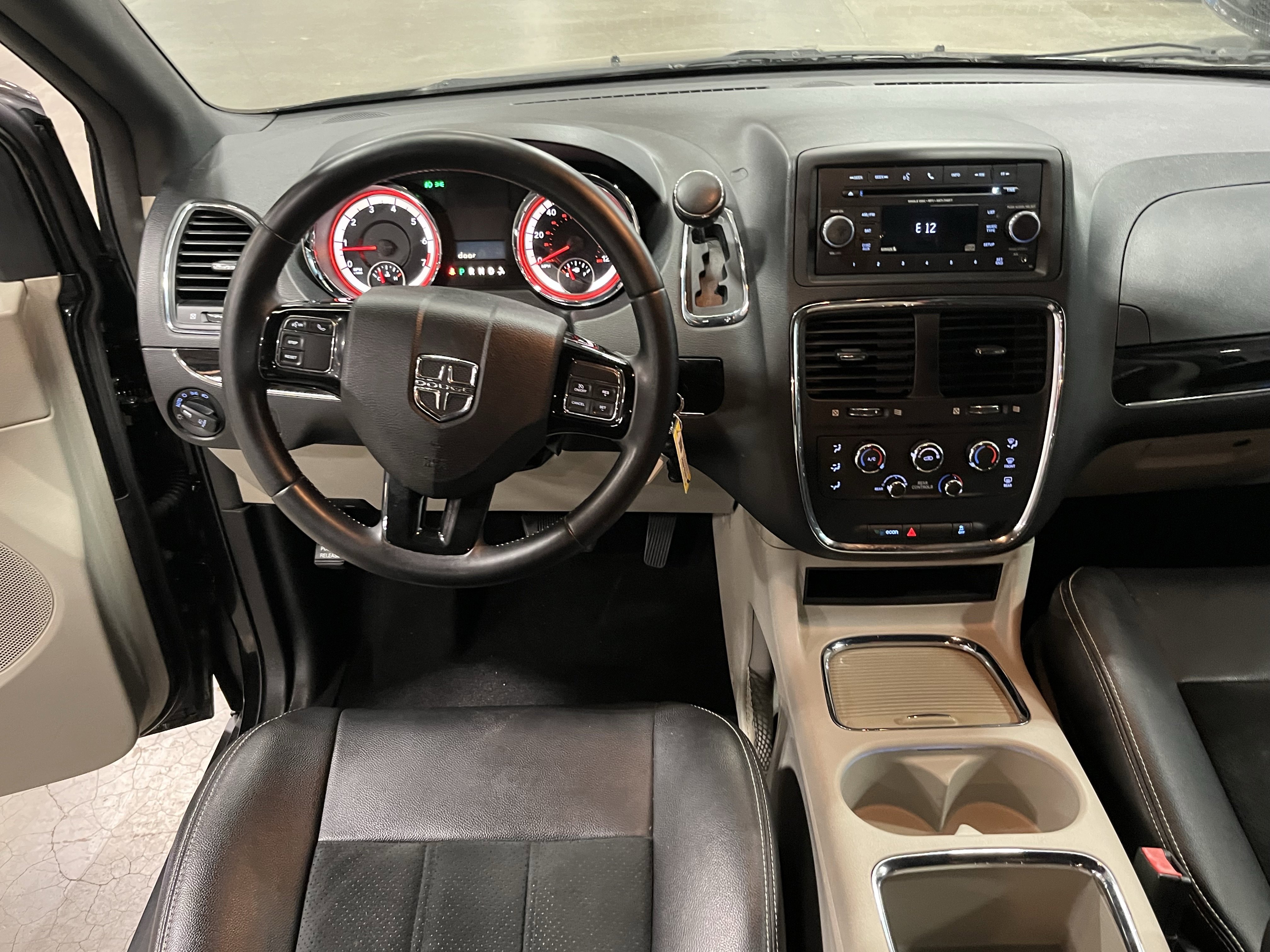 Used 2017 Dodge Grand Caravan SXT FWD image 11