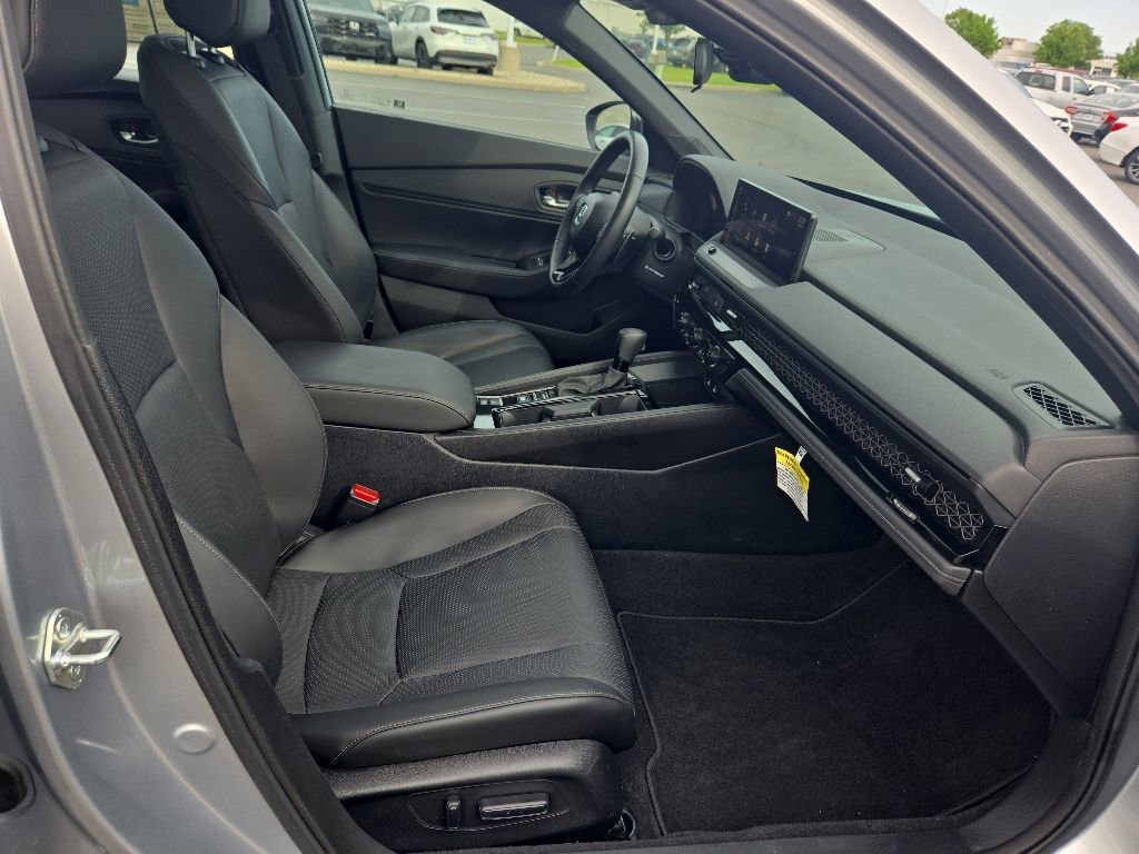Used 2025 Honda Accord Sport image 32