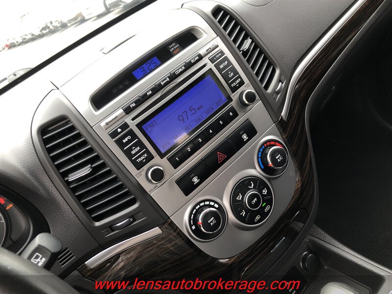 Used 2010 Hyundai Santa Fe SE FWD image 14