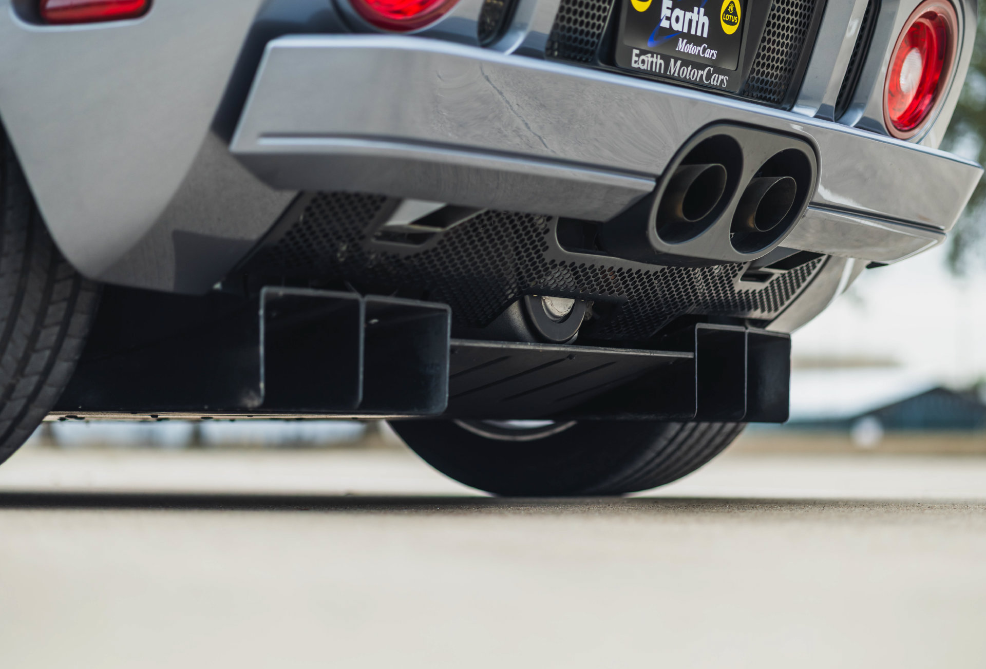 Used 2006 Ford GT RWD image 42