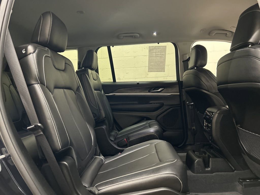 Used 2023 Jeep Grand Cherokee L Limited w/ Luxury Tech Group II image 11