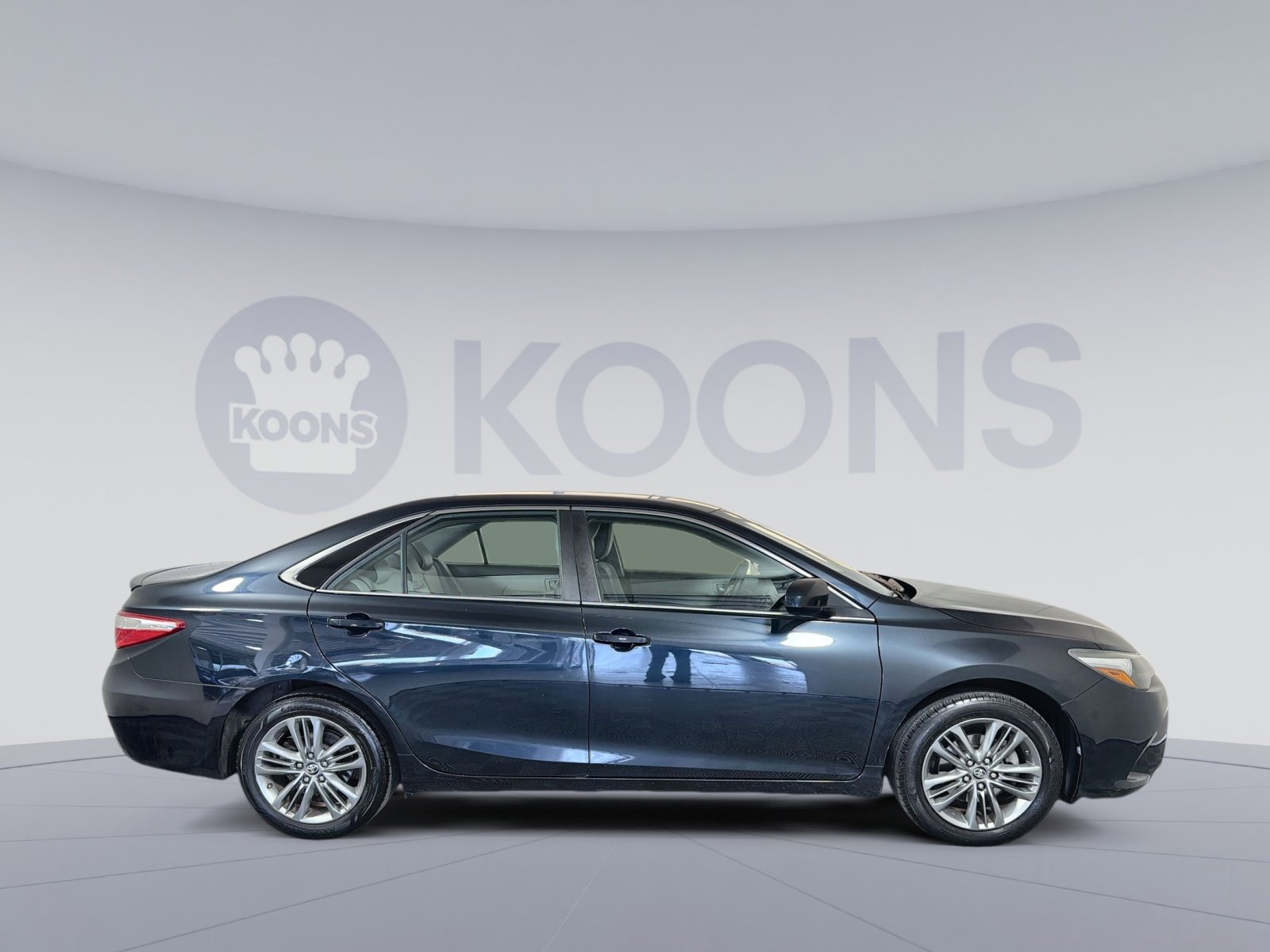 Used 2017 Toyota Camry SE image 8