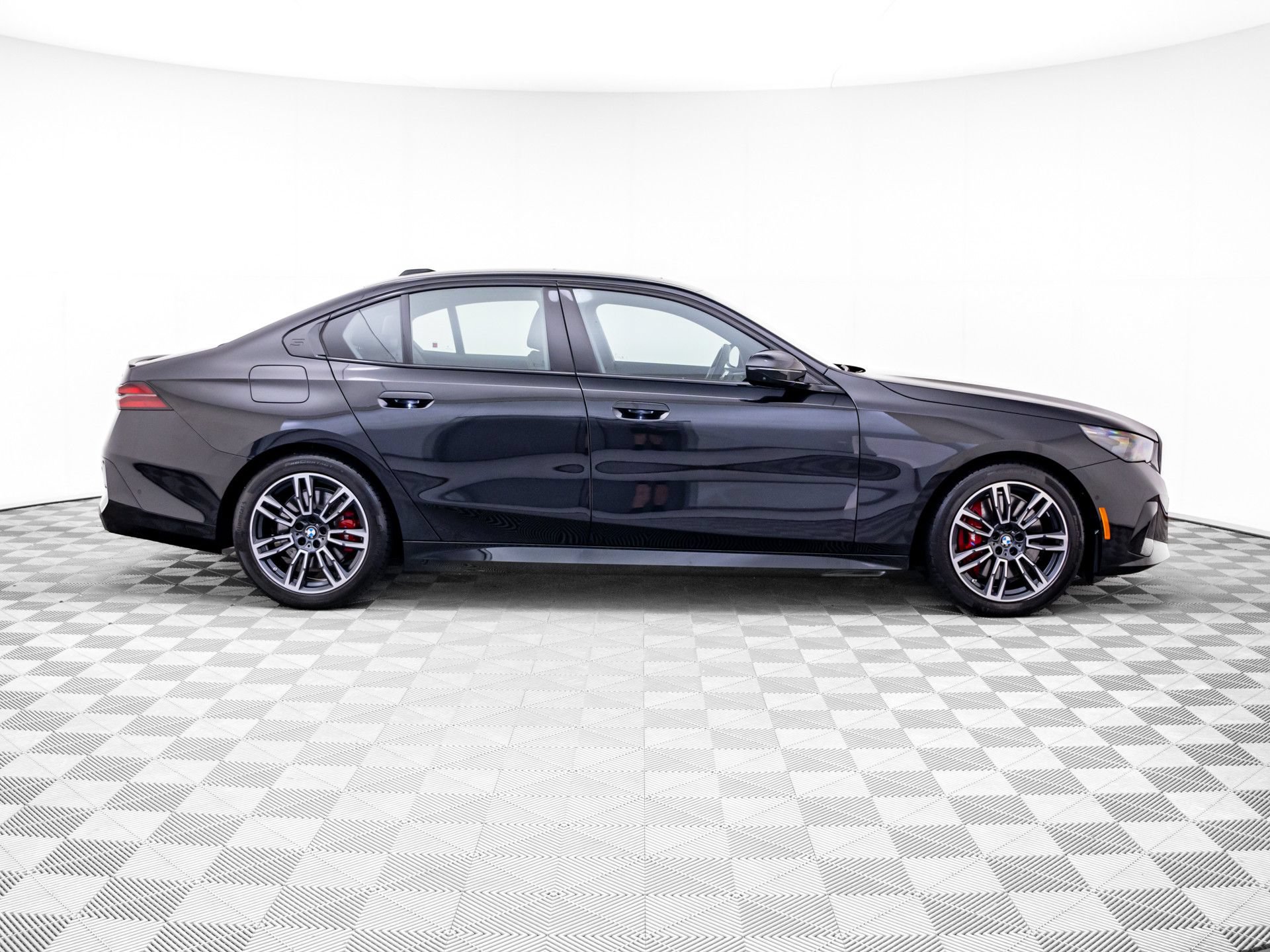 Used 2024 BMW 540i xDrive w/ Premium Package AWD/4WD image 6