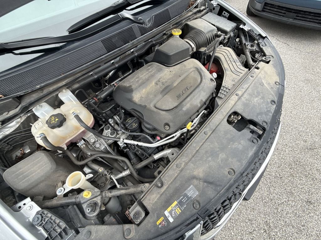 Used 2023 Chrysler Pacifica Touring-L image 17