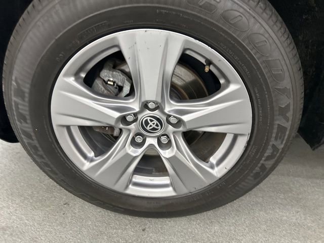 Used 2023 Toyota RAV4 XLE w/ Convenience Package image 27