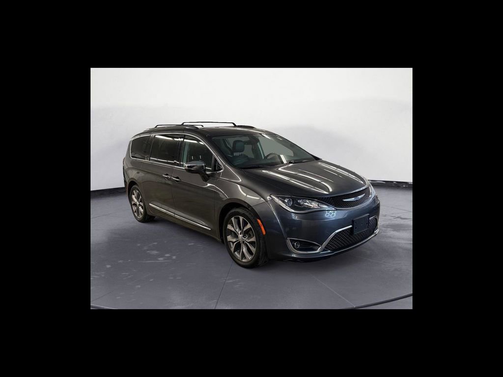Used 2018 Chrysler Pacifica Limited w/ Tire & Wheel Group FWD image 8