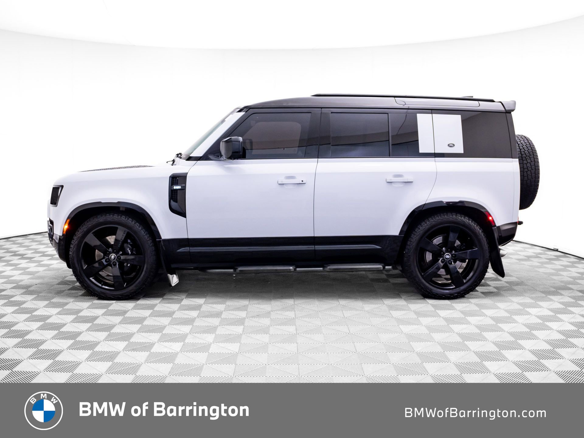 Used 2023 Land Rover Defender 110 V8 AWD/4WD image 2