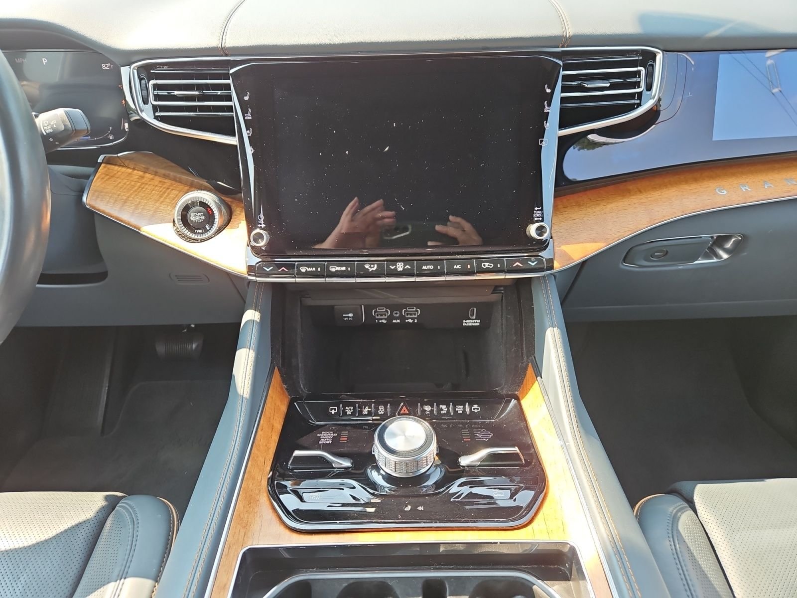 Used 2022 Jeep Grand Wagoneer Series II AWD/4WD image 11
