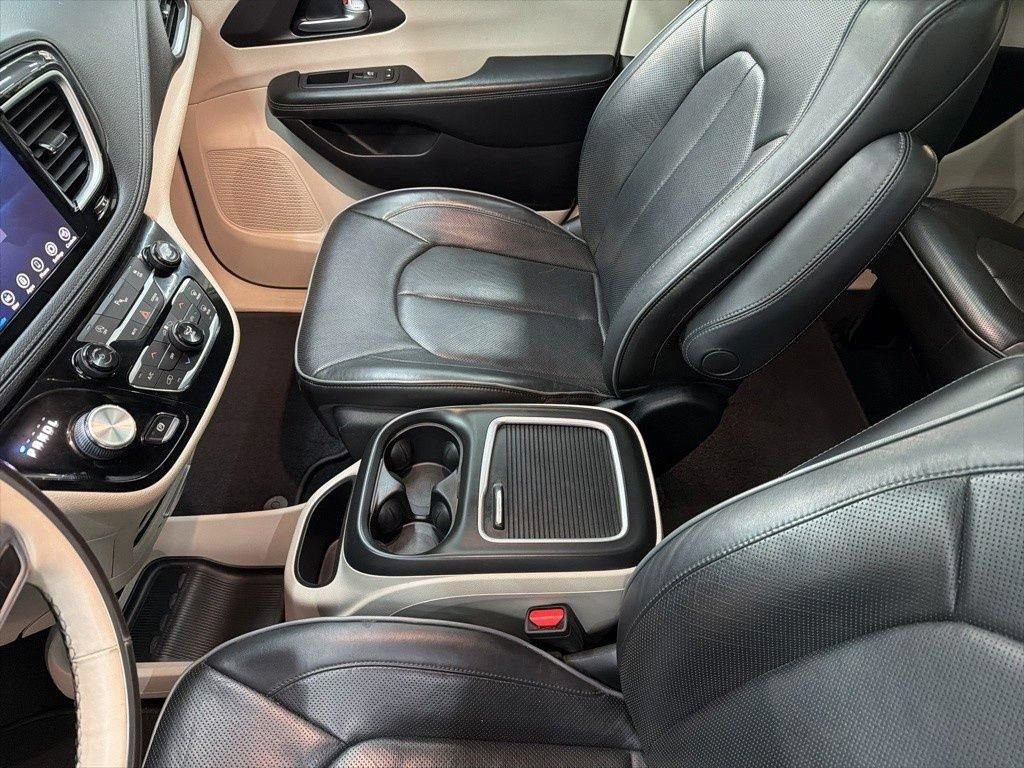 Used 2020 Chrysler Pacifica Limited FWD image 54