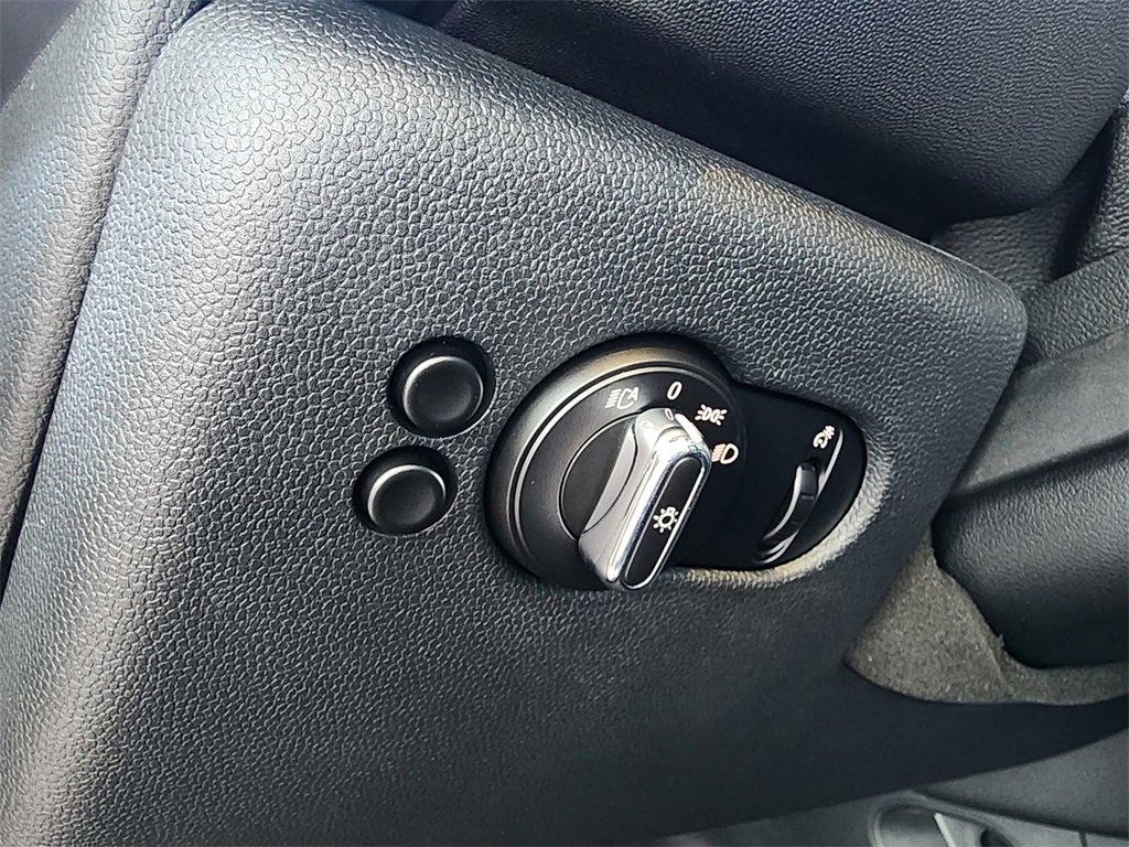 Used 2016 MINI Cooper 4-Door Hardtop image 16