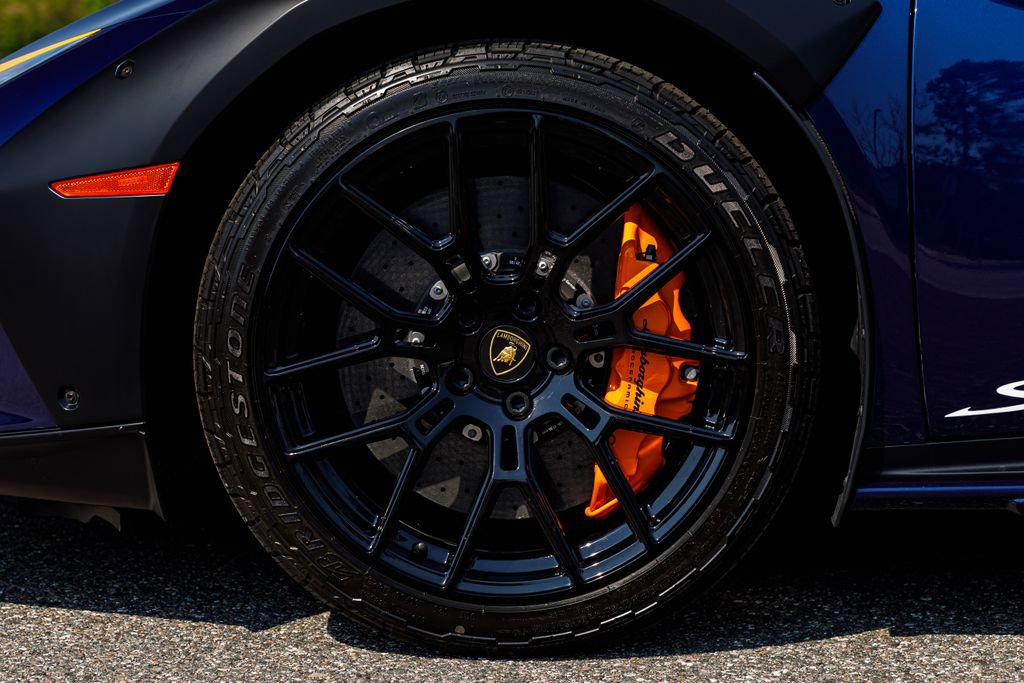Used 2023 Lamborghini Huracan Sterrato image 20