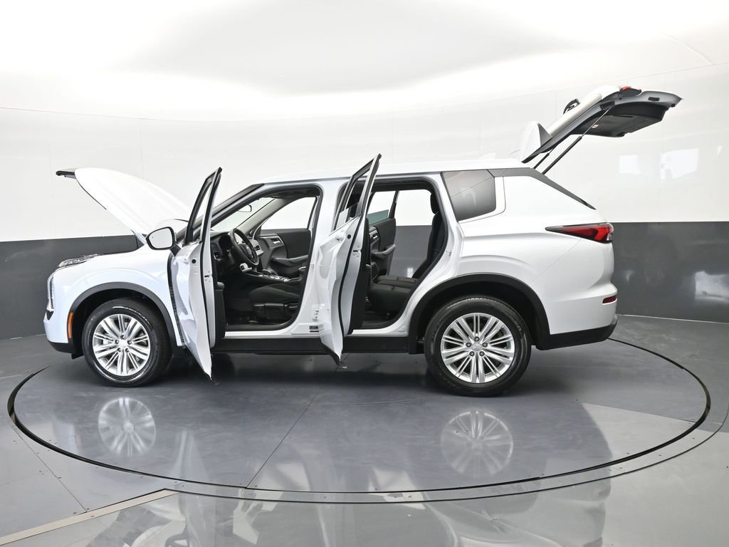 Used 2023 Mitsubishi Outlander ES image 73