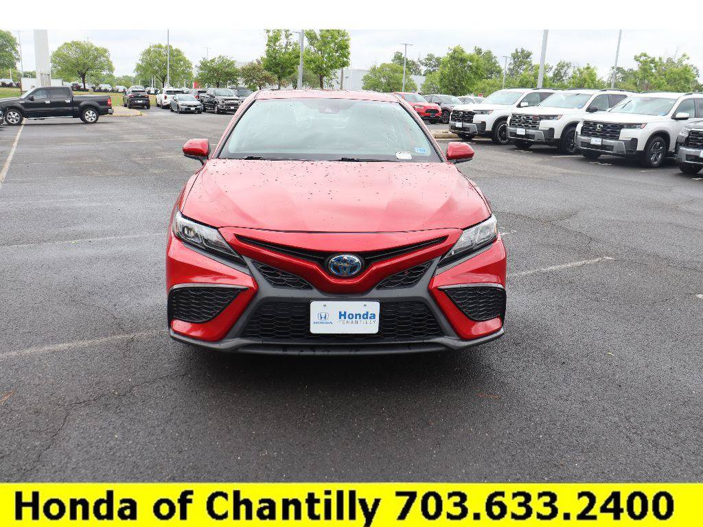 Used 2021 Toyota Camry SE FWD image 2