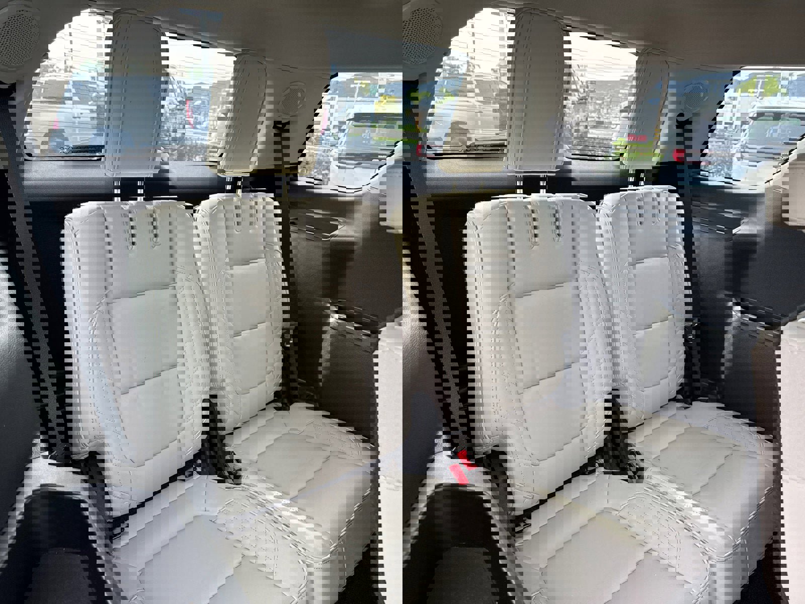 Used 2017 Ford Explorer Platinum image 18