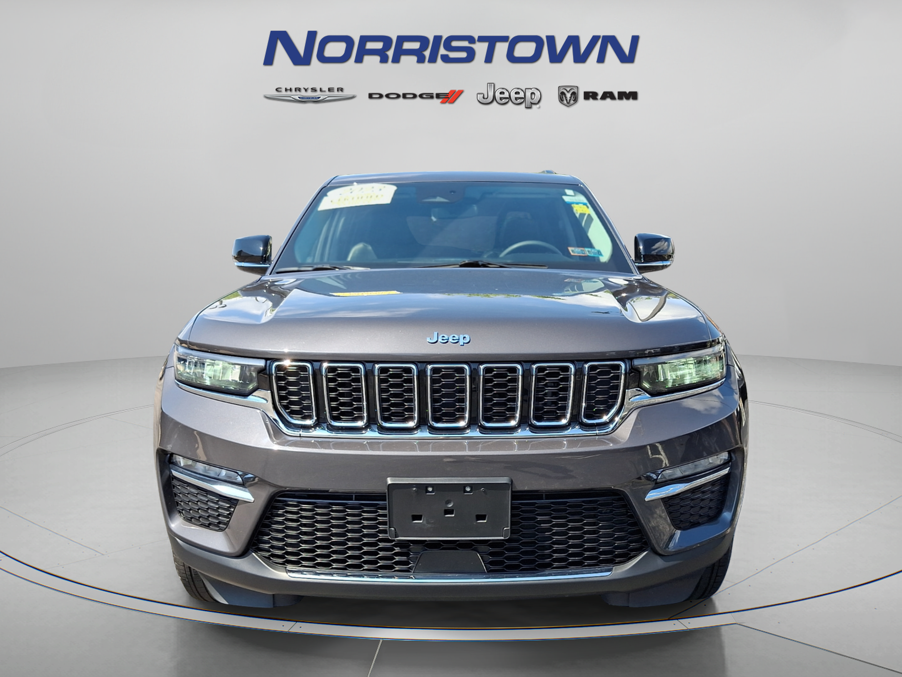 Used 2023 Jeep Grand Cherokee 4WD 4xe image 2
