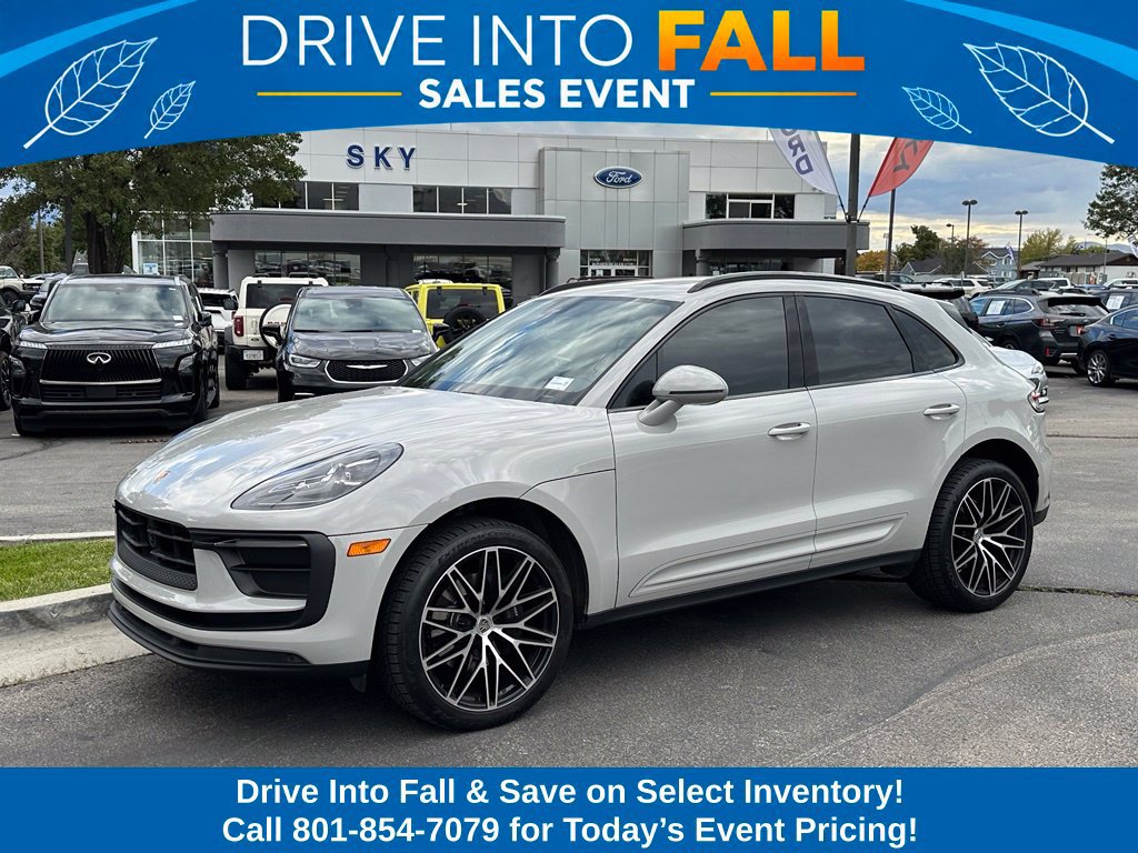 Used 2023 Porsche Macan AWD/4WD image 1
