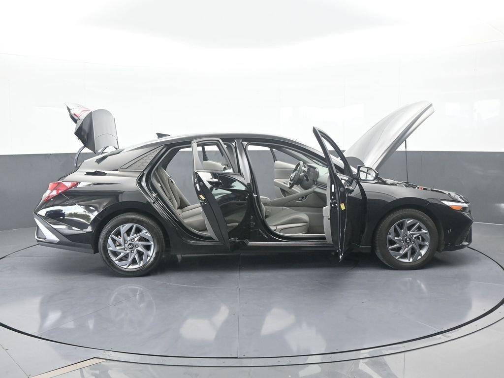 Used 2024 Hyundai Elantra SEL image 73