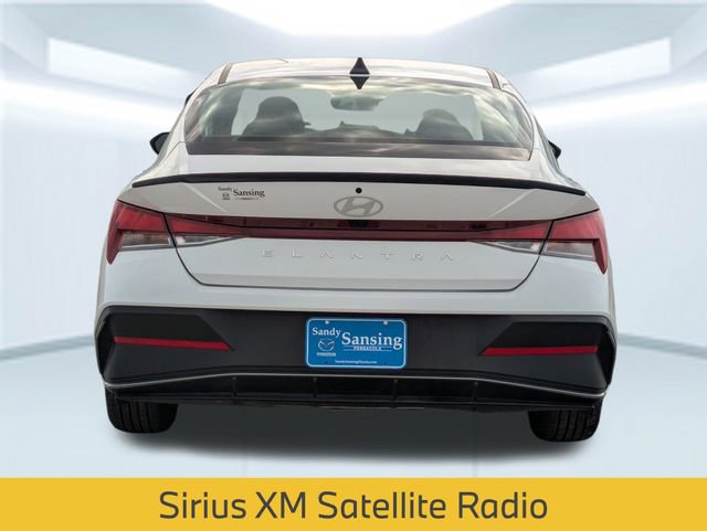 Used 2025 Hyundai Elantra Sport image 5