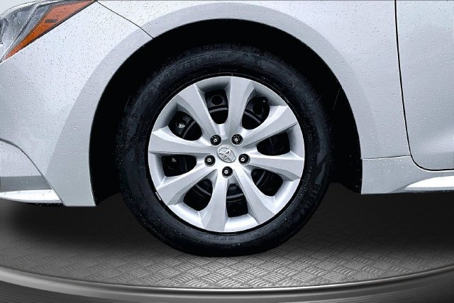 Used 2025 Toyota Corolla LE FWD image 31