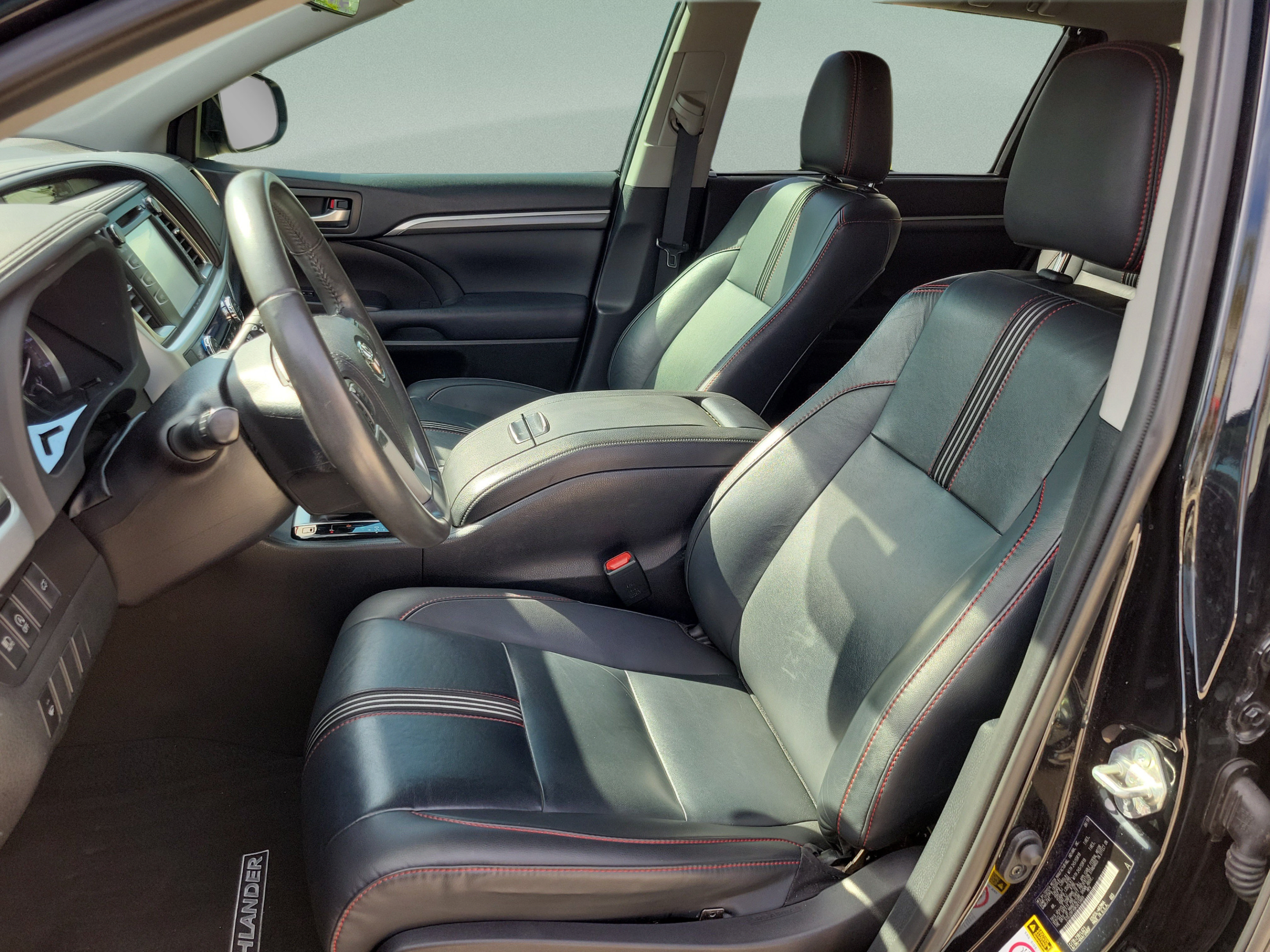 Used 2019 Toyota Highlander SE AWD/4WD image 9