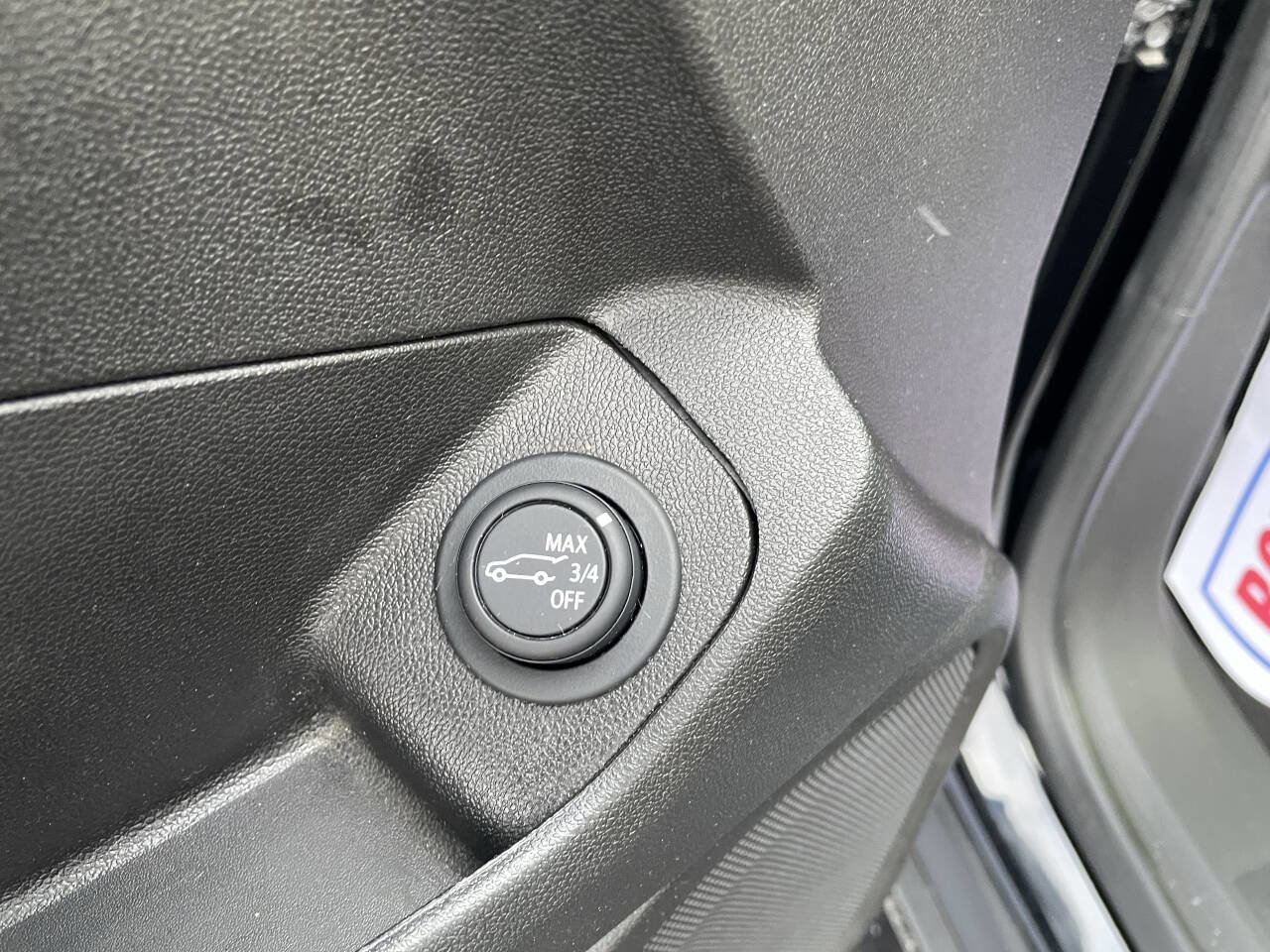 Used 2023 GMC Terrain SLT image 14