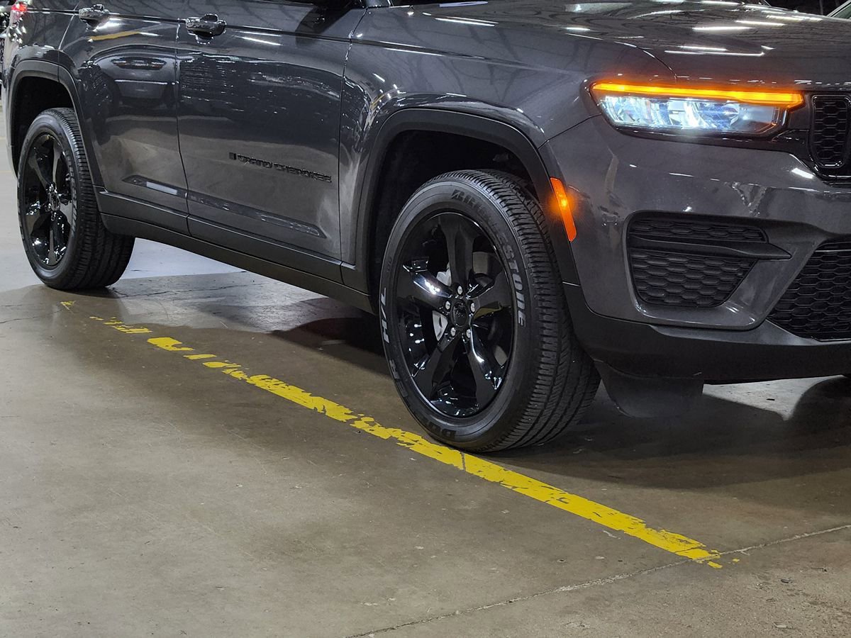 Used 2024 Jeep Grand Cherokee Altitude AWD/4WD image 16