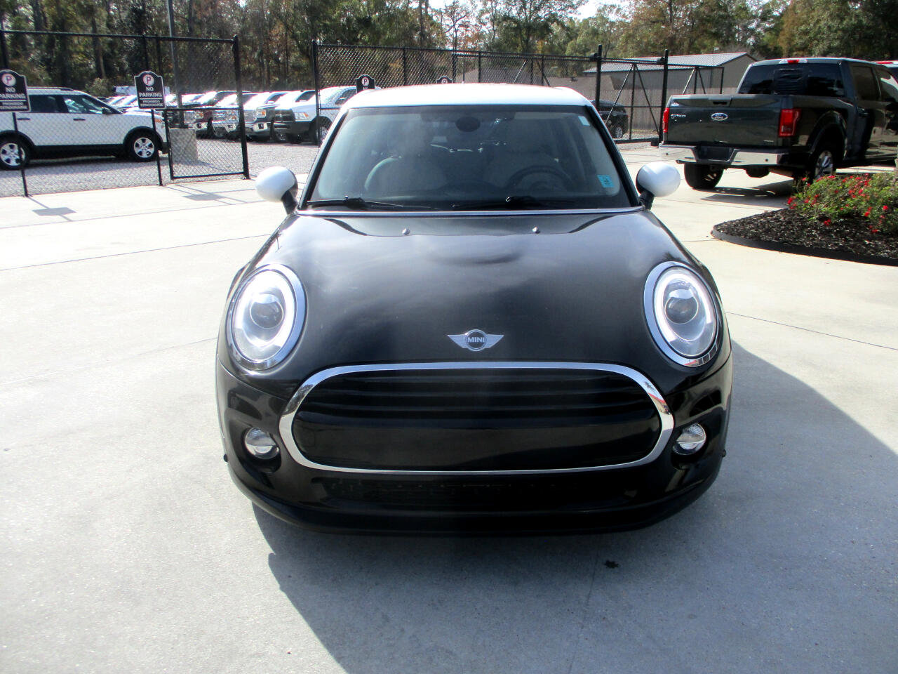 Used 2017 MINI Cooper 4-Door Hardtop image 5