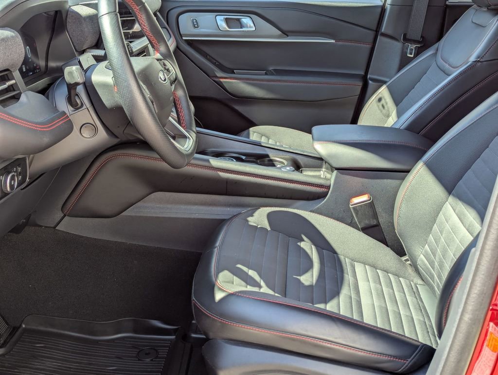 Used 2025 Ford Explorer ST-Line w/ Premium Package image 11