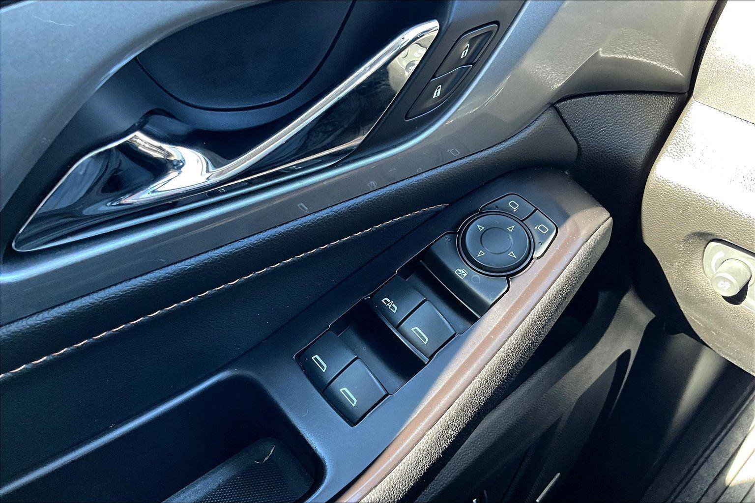 Used 2020 Chevrolet Traverse RS AWD/4WD image 38