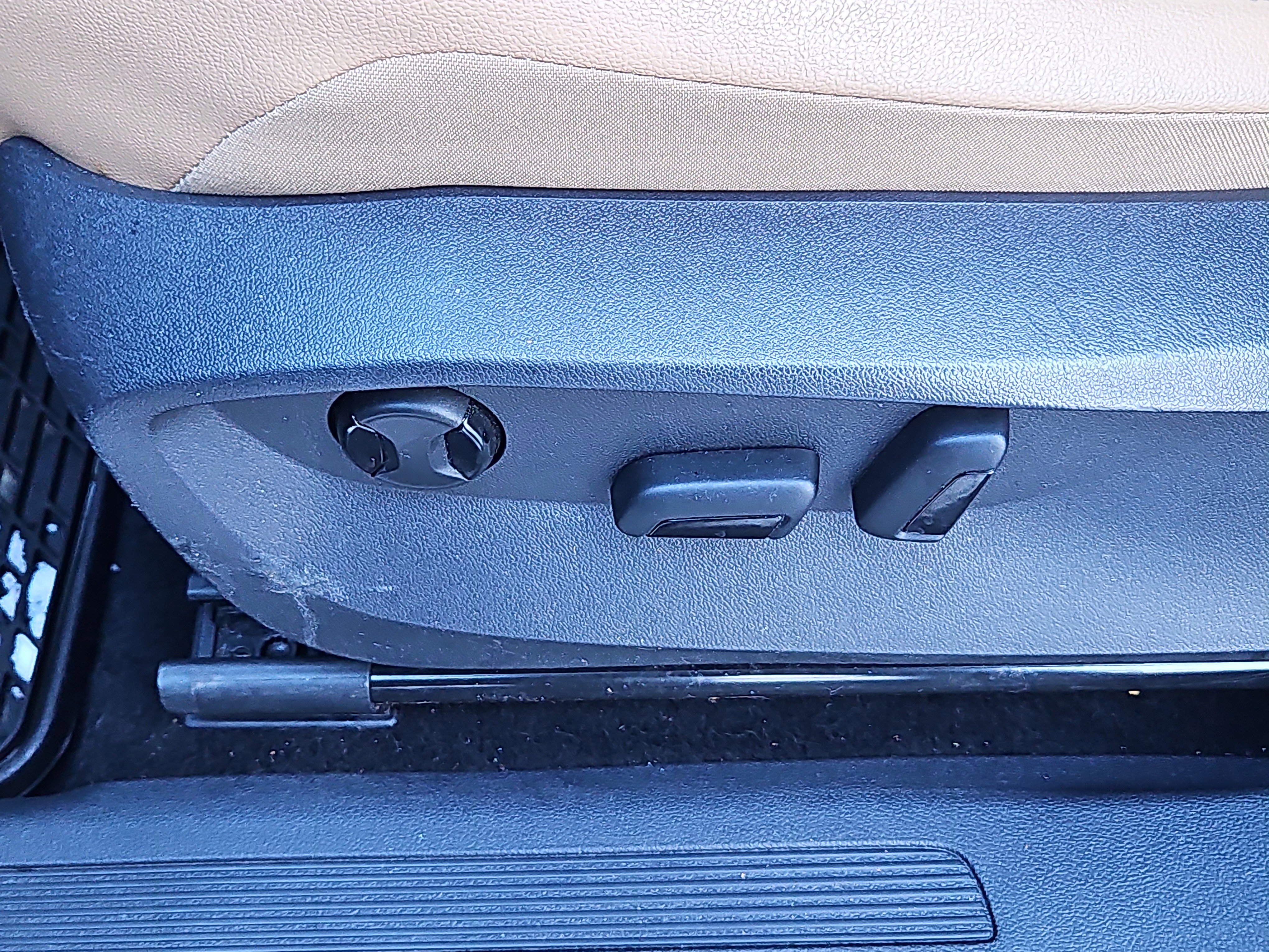 Certified 2022 Volkswagen Tiguan SE w/ Panoramic Sunroof Package image 15