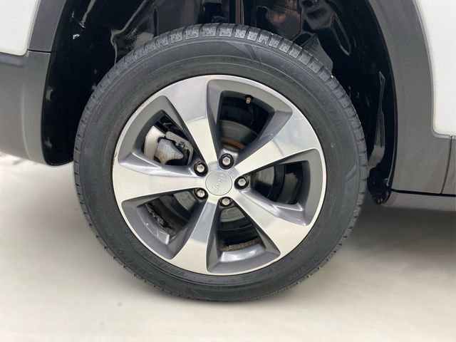 Used 2020 Jeep Cherokee Limited image 17