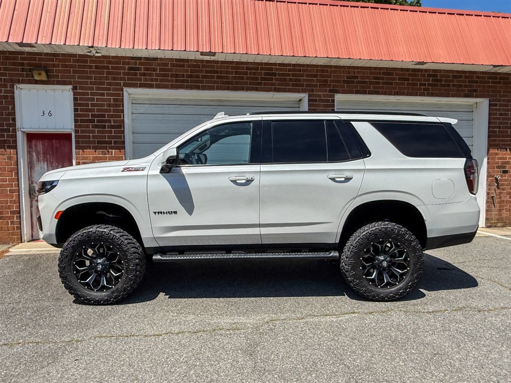 Used 2022 Chevrolet Tahoe Z71 w/ Luxury Package AWD/4WD image 17