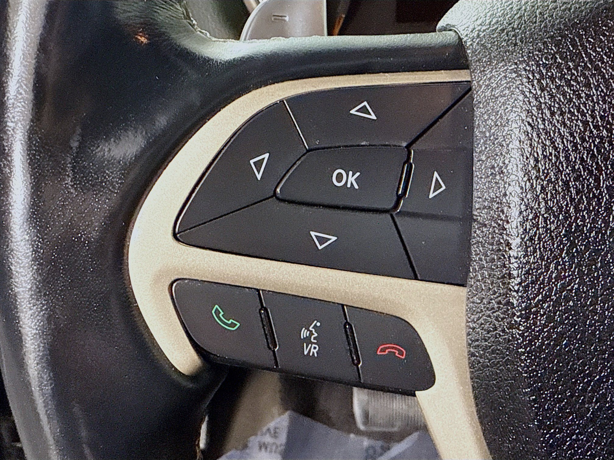 Used 2017 Jeep Grand Cherokee Limited image 14