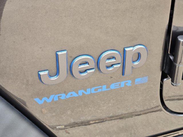 Used 2023 Jeep Wrangler Unlimited Rubicon 4xe w/ Cold Weather Group AWD/4WD image 12