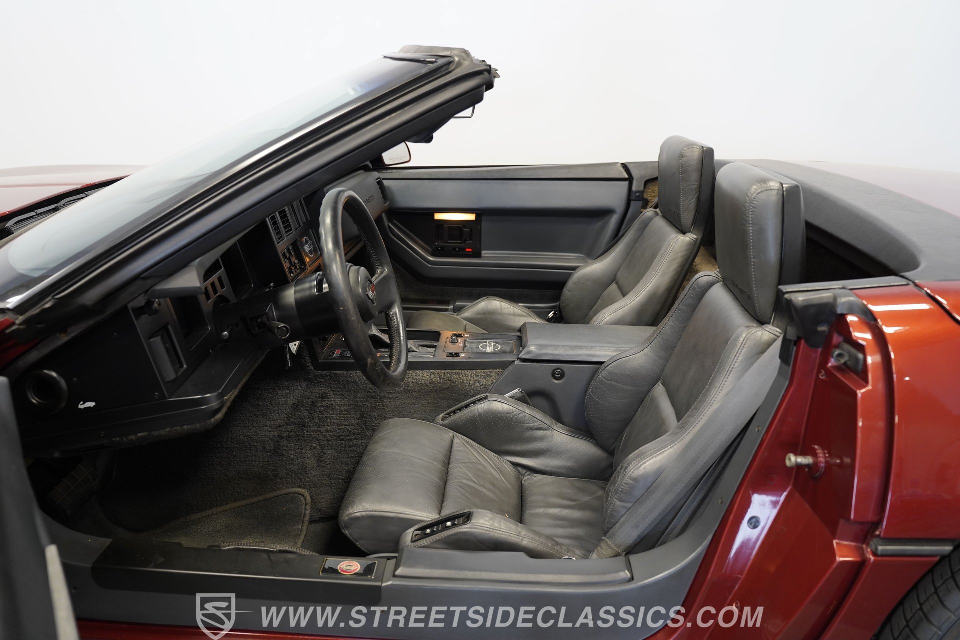 Used 1987 Chevrolet Corvette Convertible RWD image 3