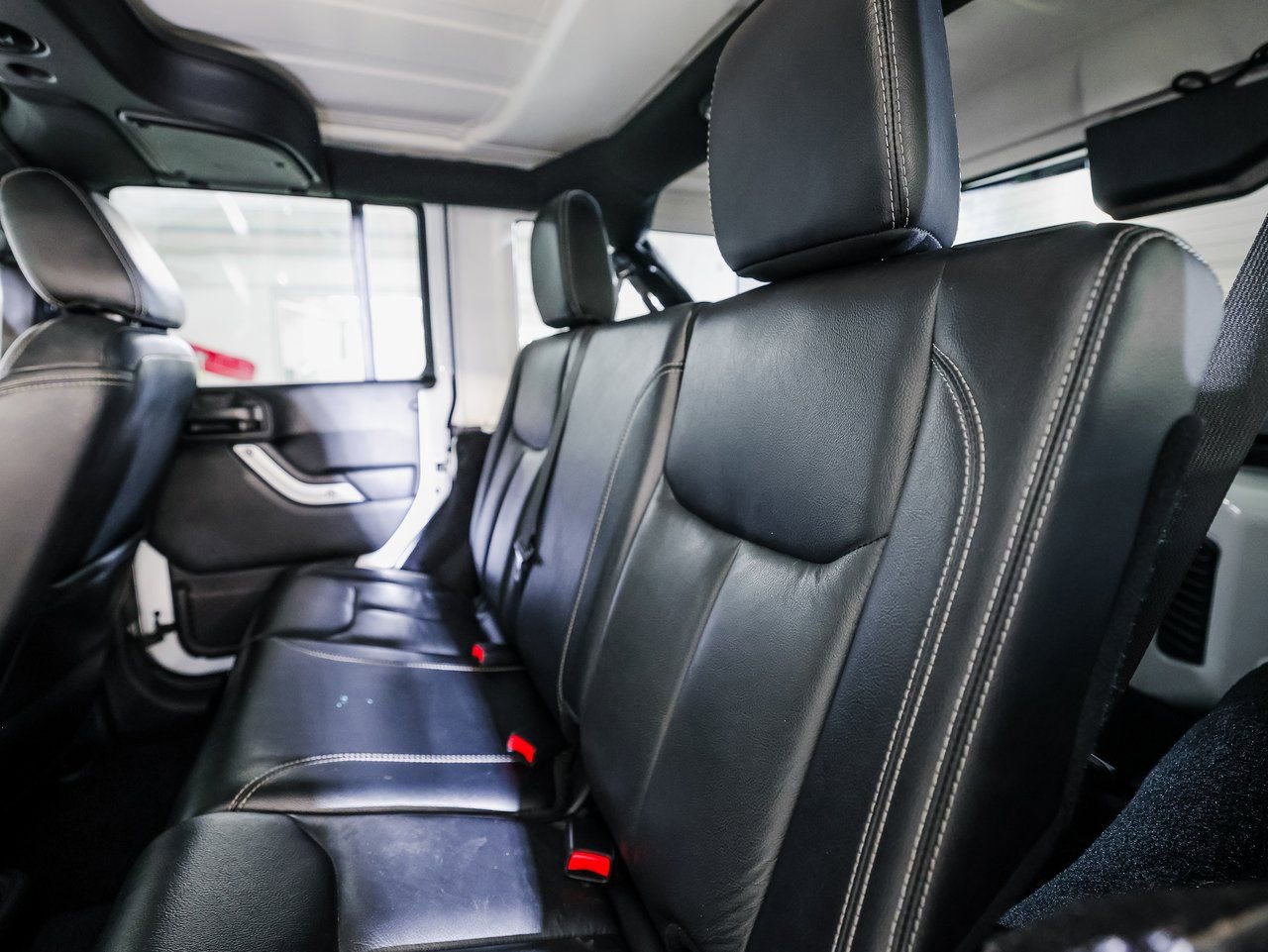 Used 2017 Jeep Wrangler Unlimited Rubicon w/ Connectivity Group image 22