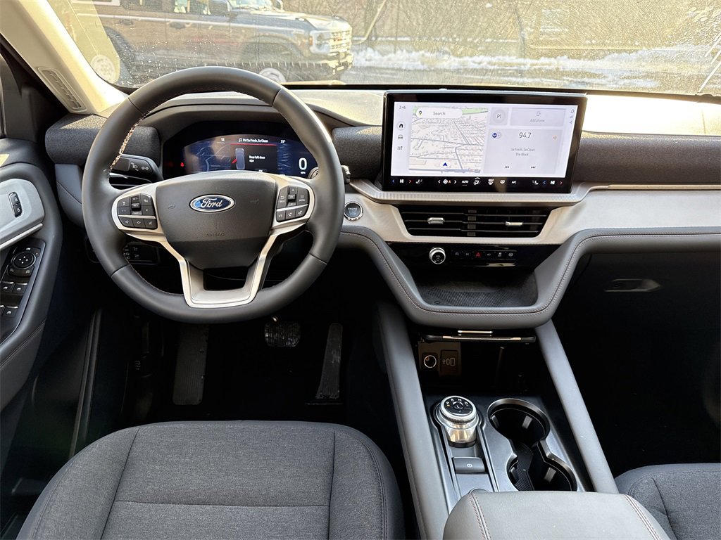 Used 2025 Ford Explorer Active image 11
