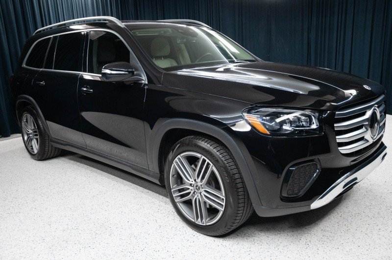 Certified 2026 Mercedes-Benz GLS 450 4MATIC image 3