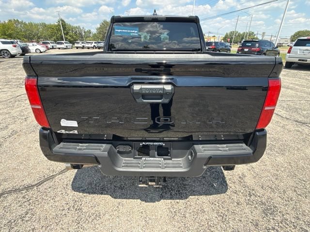 Used 2025 Toyota Tacoma SR5 AWD/4WD image 4