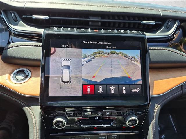 Used 2023 Jeep Grand Cherokee Summit AWD/4WD image 14