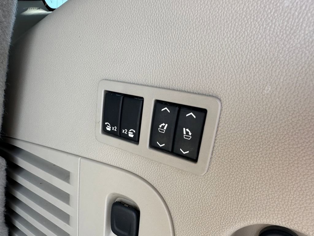 Used 2015 Cadillac Escalade Luxury image 23